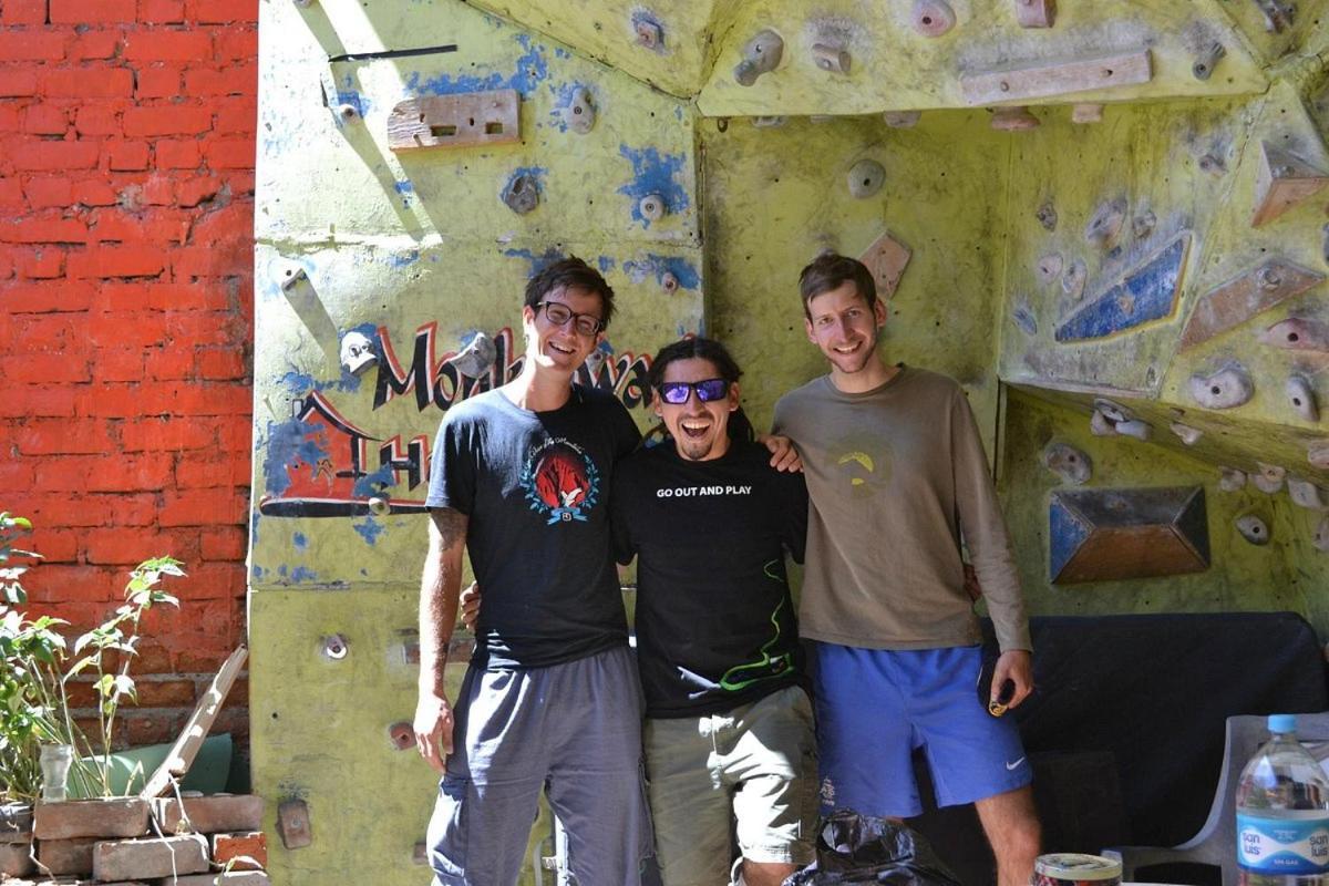 Monkeywasi Climbing Hostel Уарас Экстерьер фото