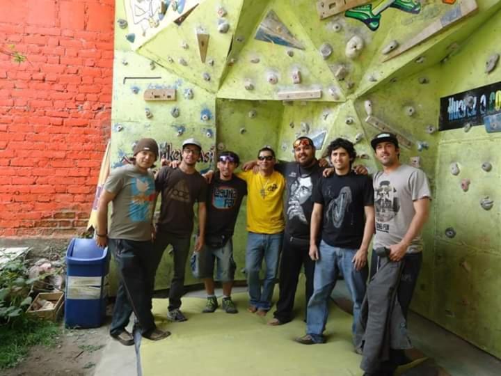 Monkeywasi Climbing Hostel Уарас Экстерьер фото